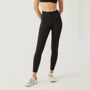 Outdoor Voices Black Superform Bloom 7/8 Classic Leggings Size XL in Black